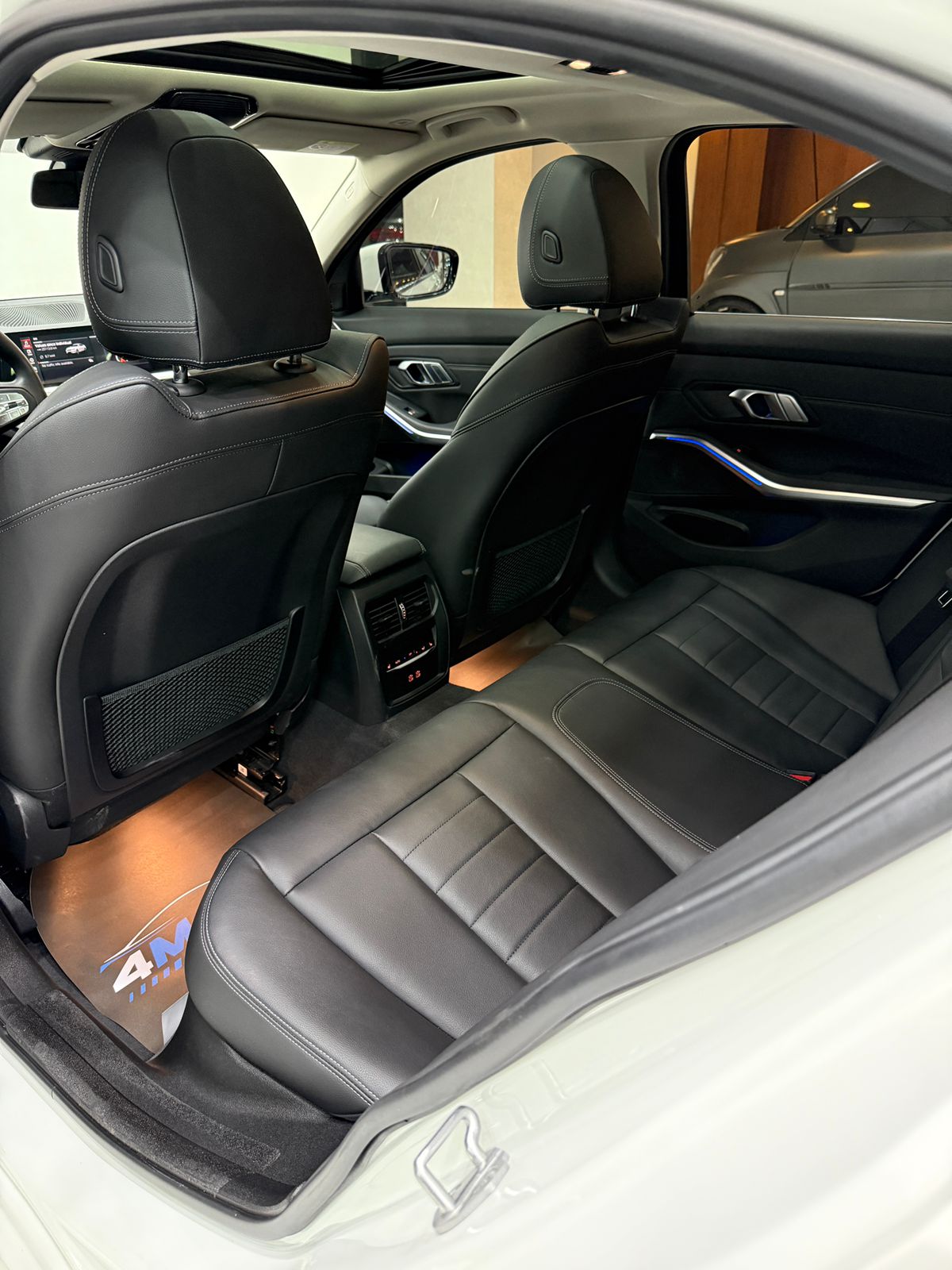 
								BMW 3-Series 320i 2022 full									