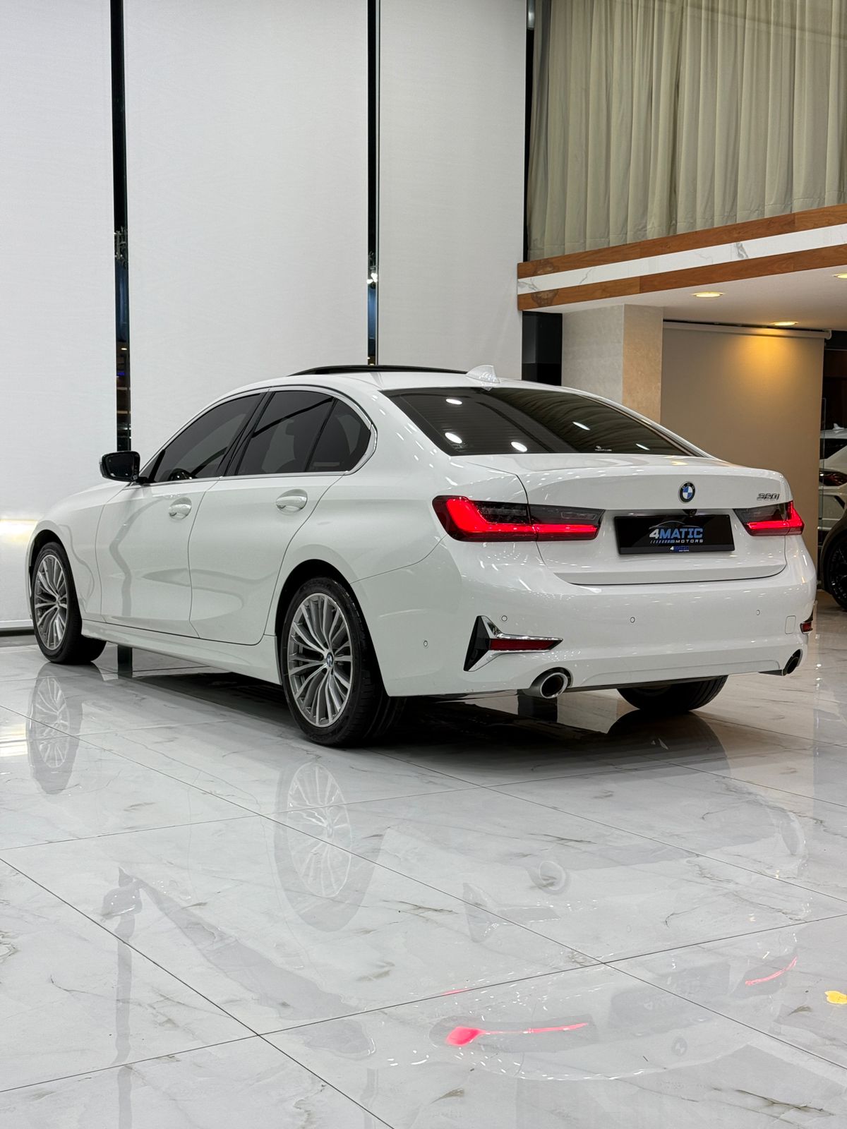 
								BMW 3-Series 320i 2022 full									