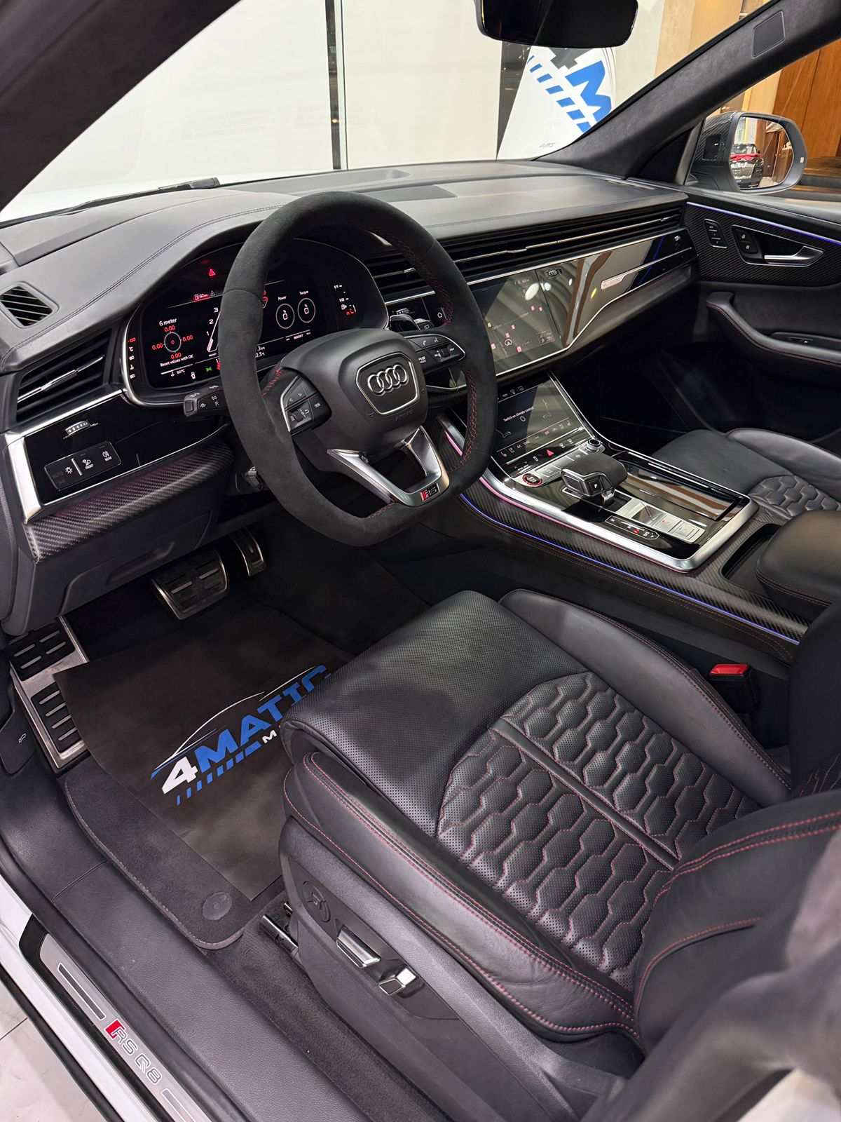 
								Audi RS Q8 Carbon Black Edition 2021 full									