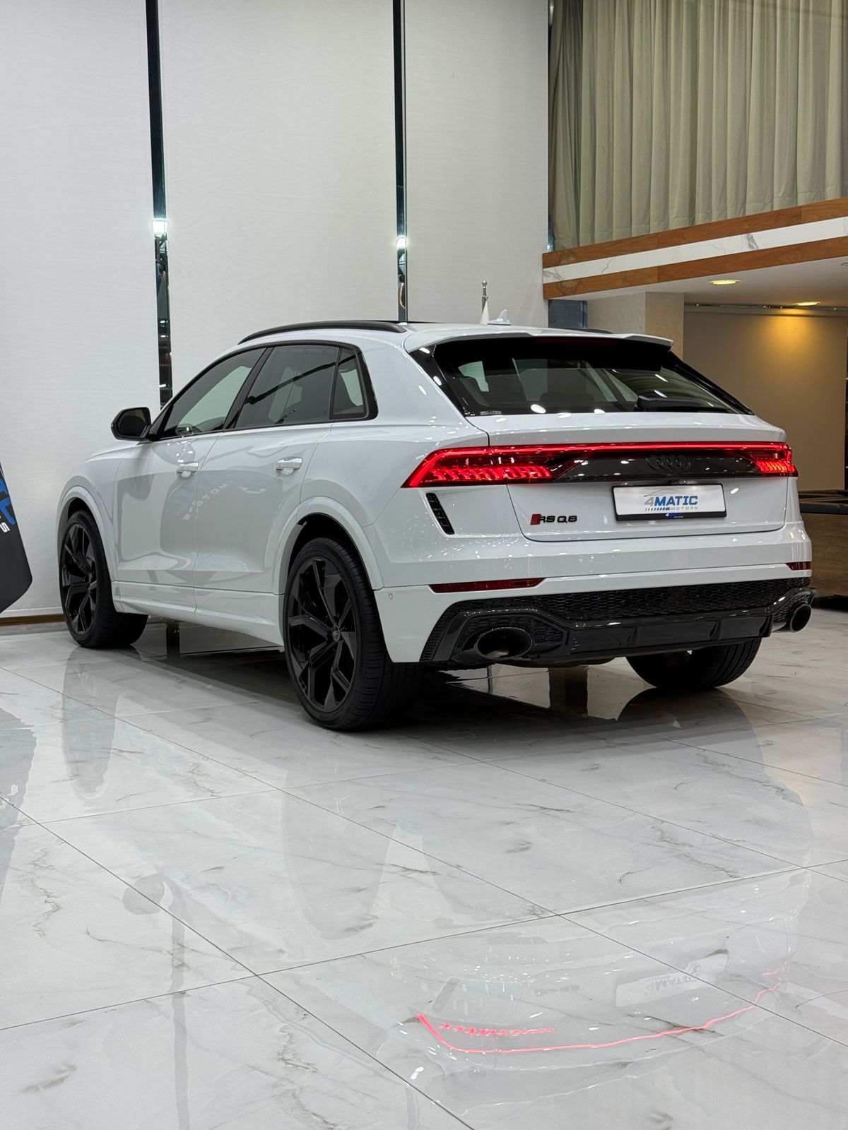 
								Audi RS Q8 Carbon Black Edition 2021 full									
