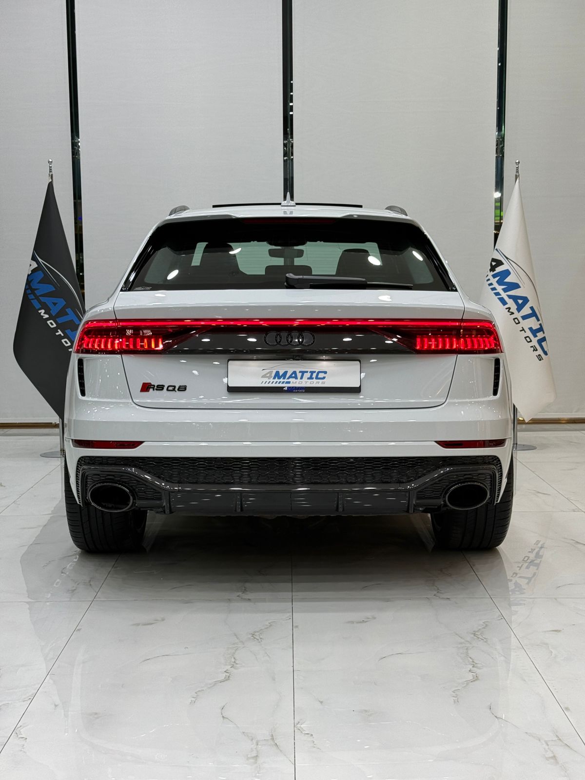 
								Audi RS Q8 Carbon Black Edition 2021 full									