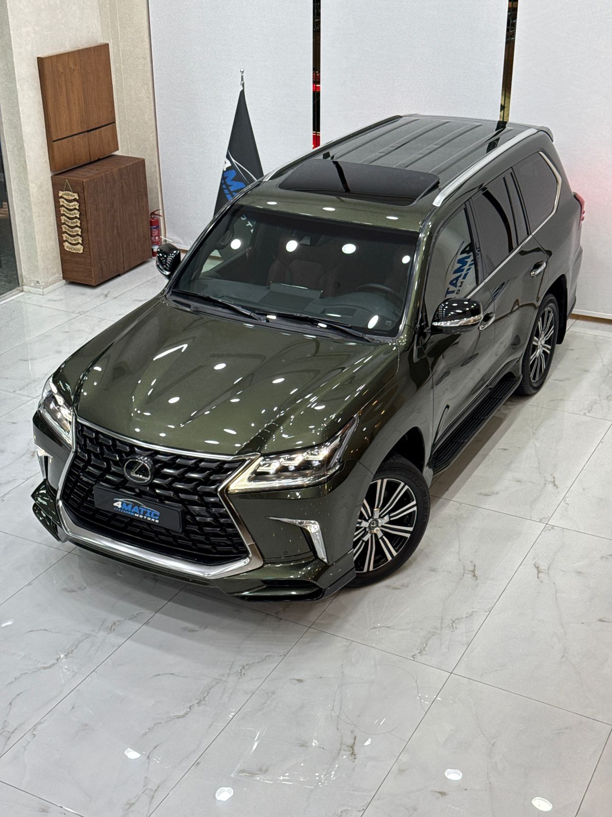 Lexus LX-Series LX 570 Signature 2021