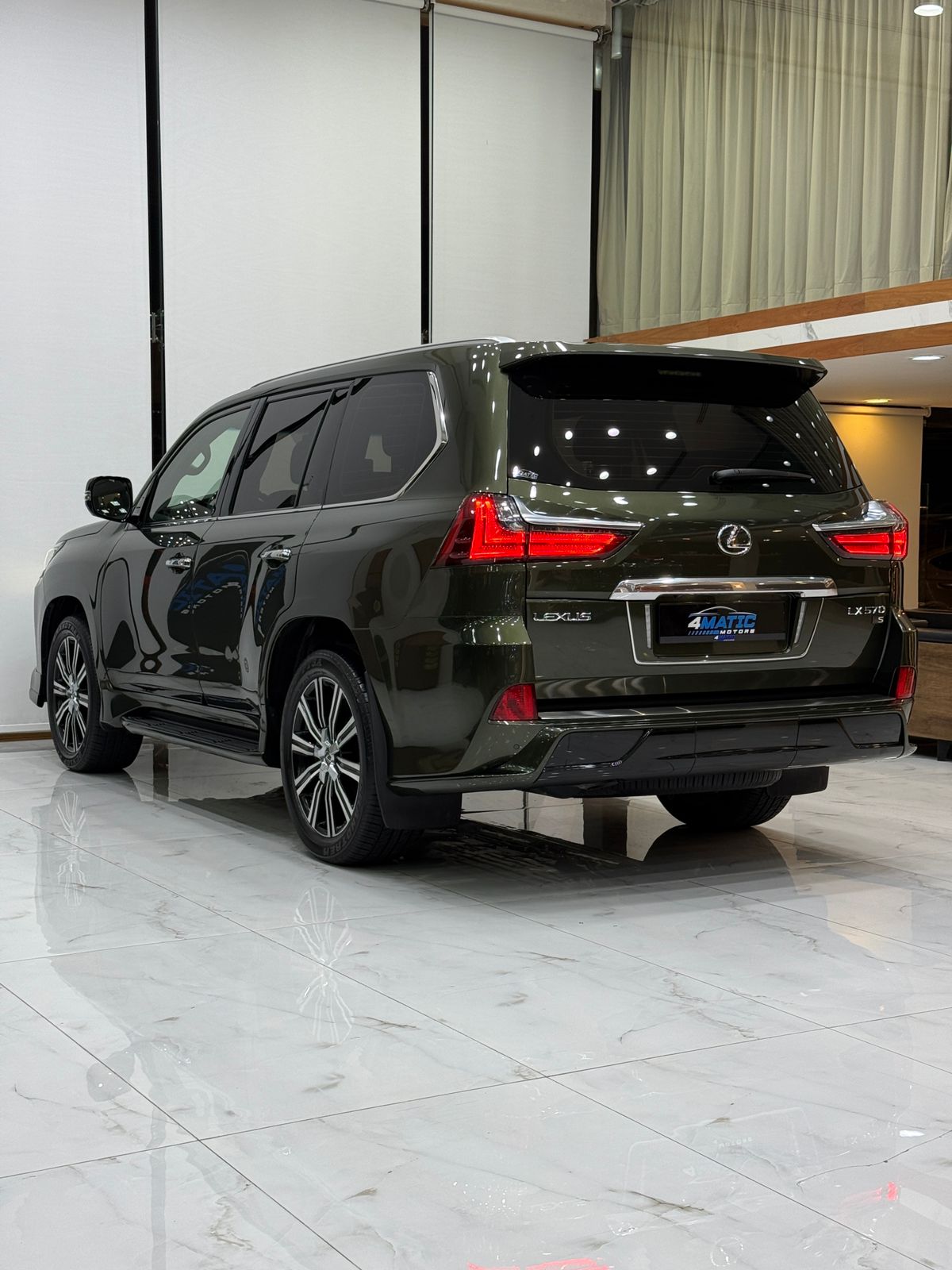 
								Lexus LX-Series LX 570 Signature 2021 full									