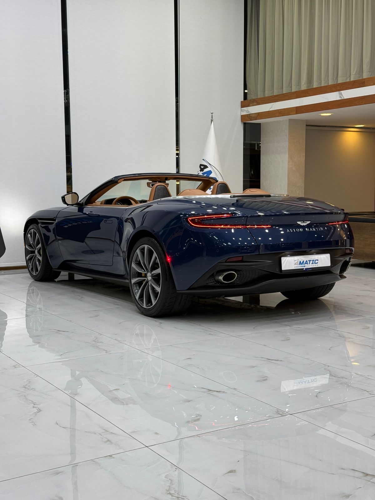 
								Aston Martin DB11 V8 Volante 2022 full									