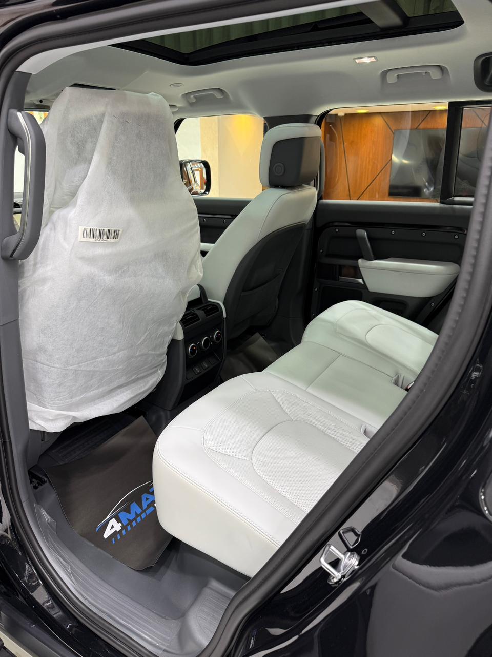 
								Land Rover Defender 110 X-Dynamic HSE 2026 full									