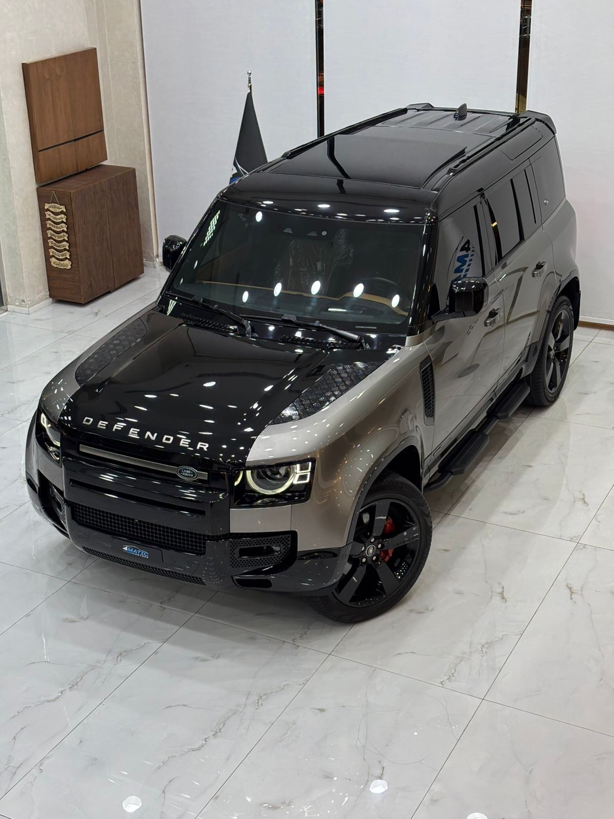 Land Rover Defender X (P400) 2023