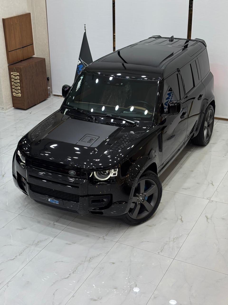 Land Rover Defender 110 P525 2025