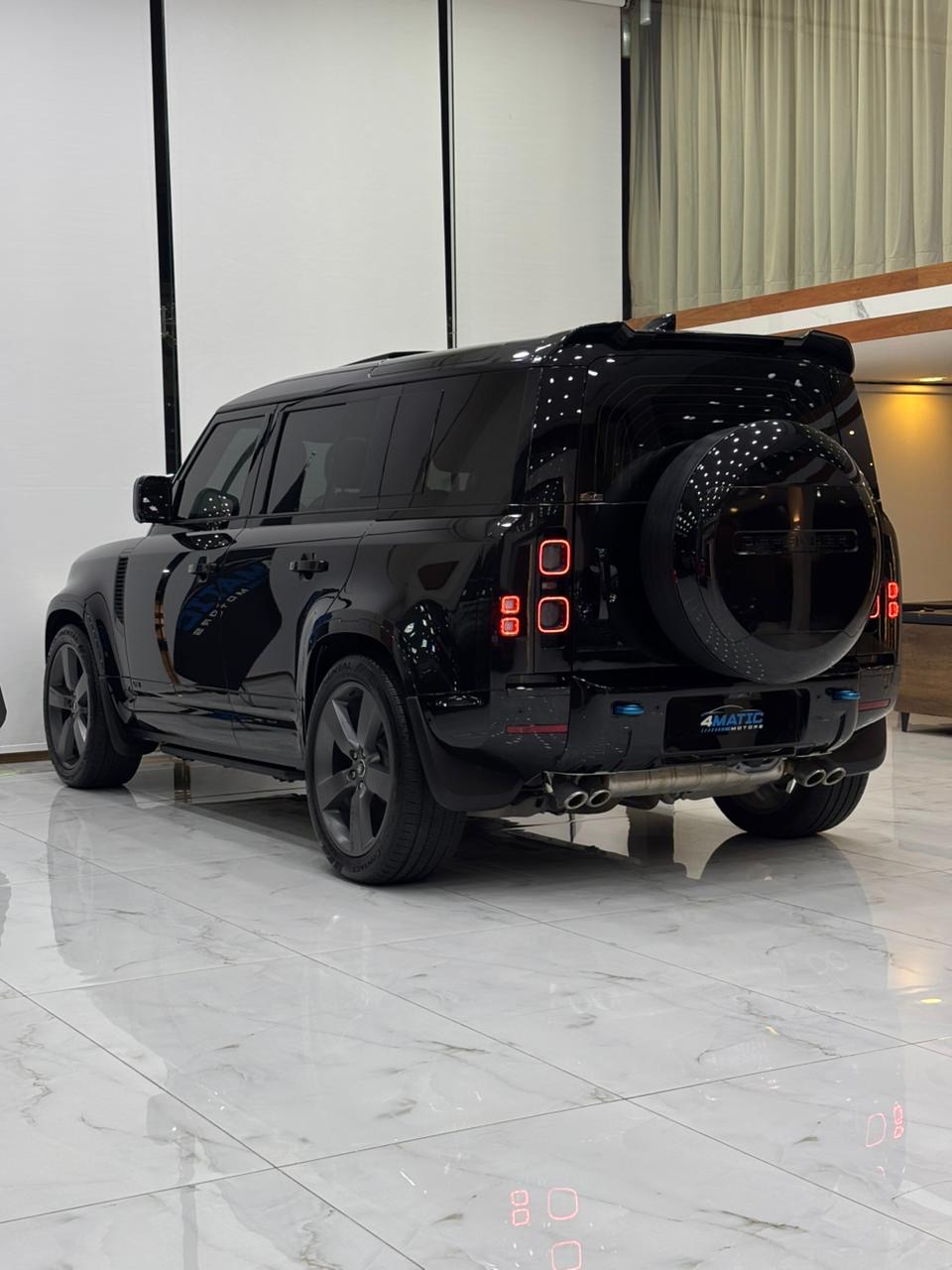 
								Land Rover Defender 110 P525 2025 full									