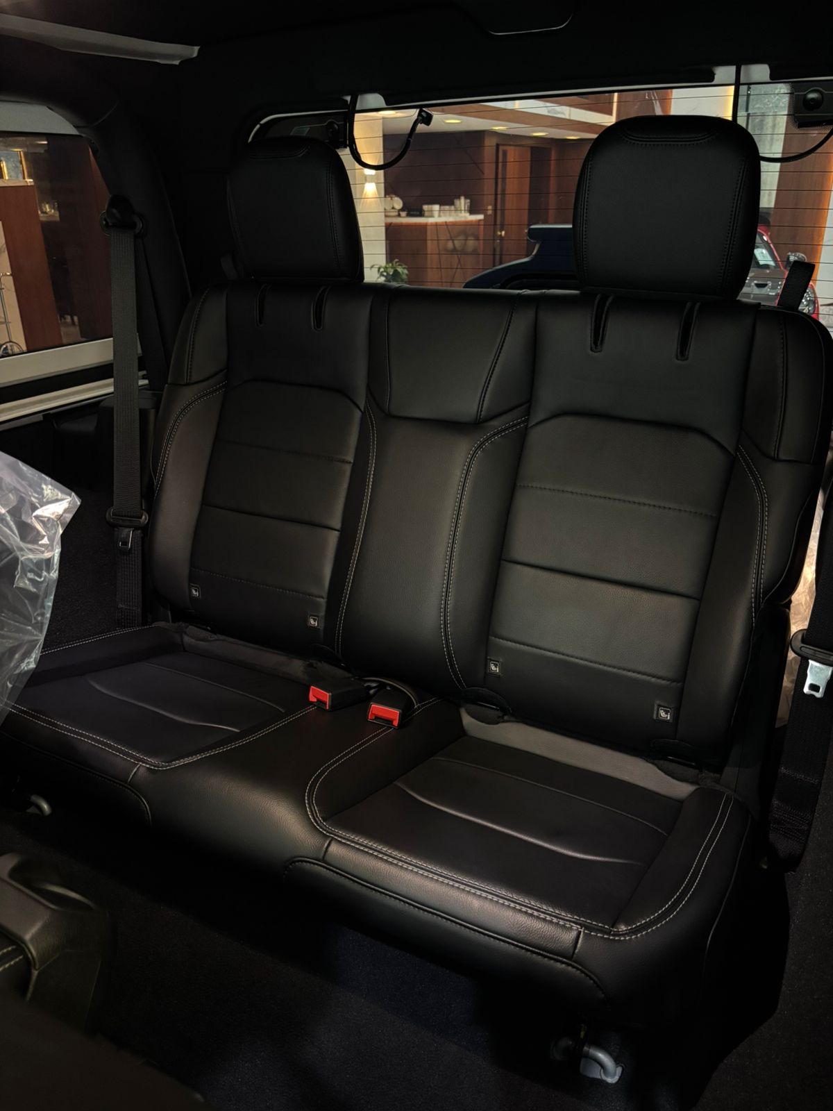 
								Jeep Wrangler Sahara 2023 full									