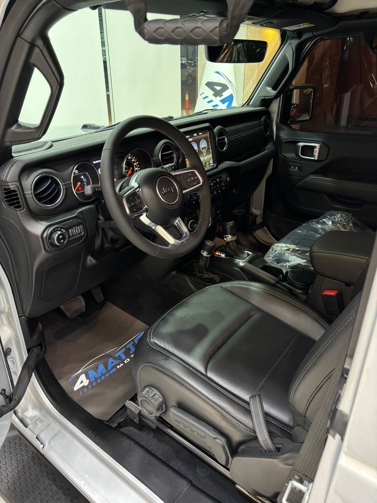 
								Jeep Wrangler Sahara 2023 full									
