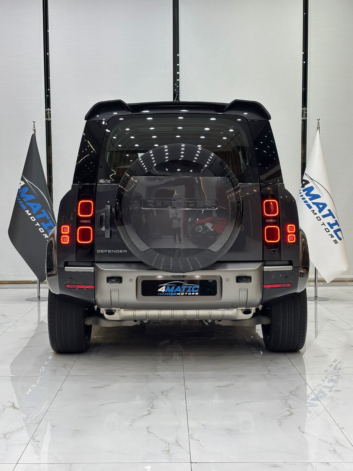 
								Land Rover Defender 110 X-Dynamic HSE 2025 full									