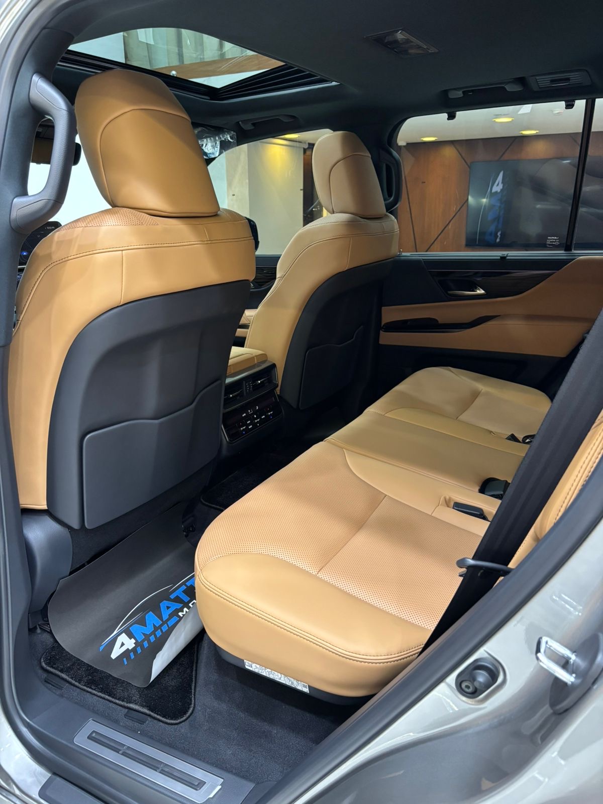 
								Lexus LX-Series LX 600 Prestige 2024 full									