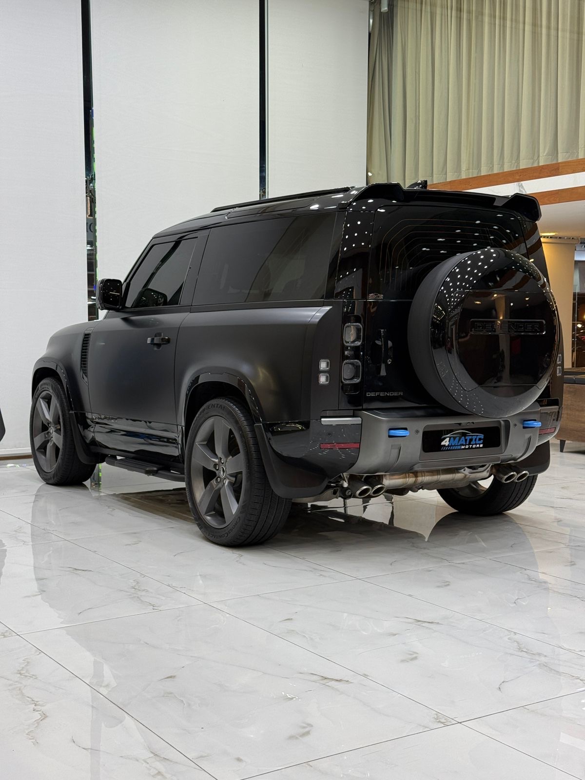 
								Land Rover Defender 90 P525 V8 Edition  2025 full									