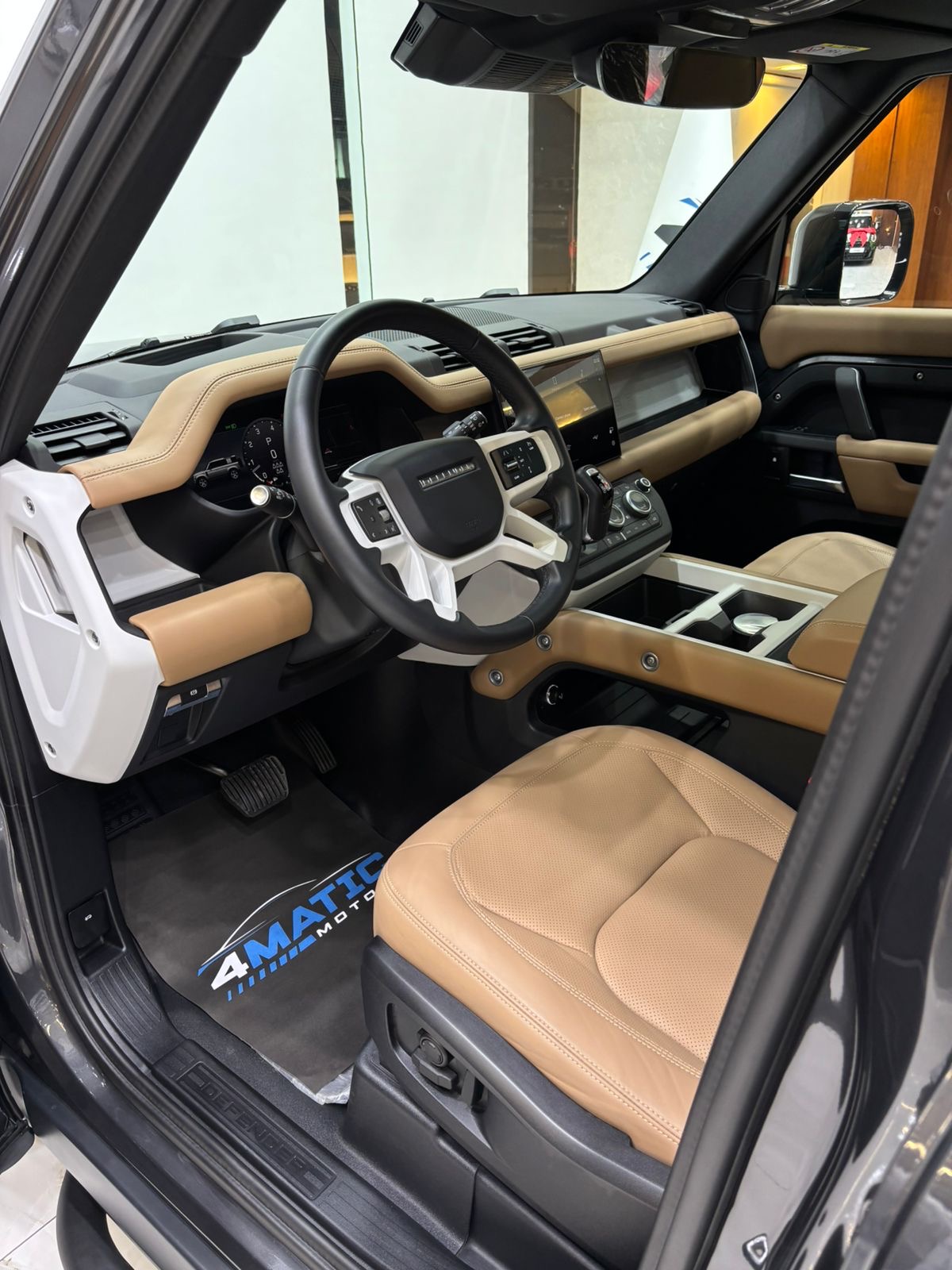 
								Land Rover Defender 110 X-Dynamic HSE 2025 full									