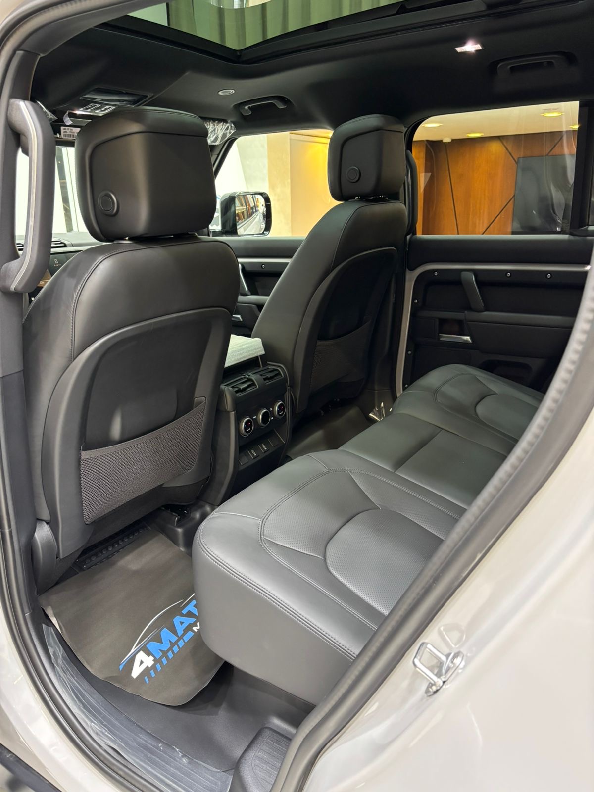 
								Land Rover Defender 110 X-Dynamic HSE 2026 full									