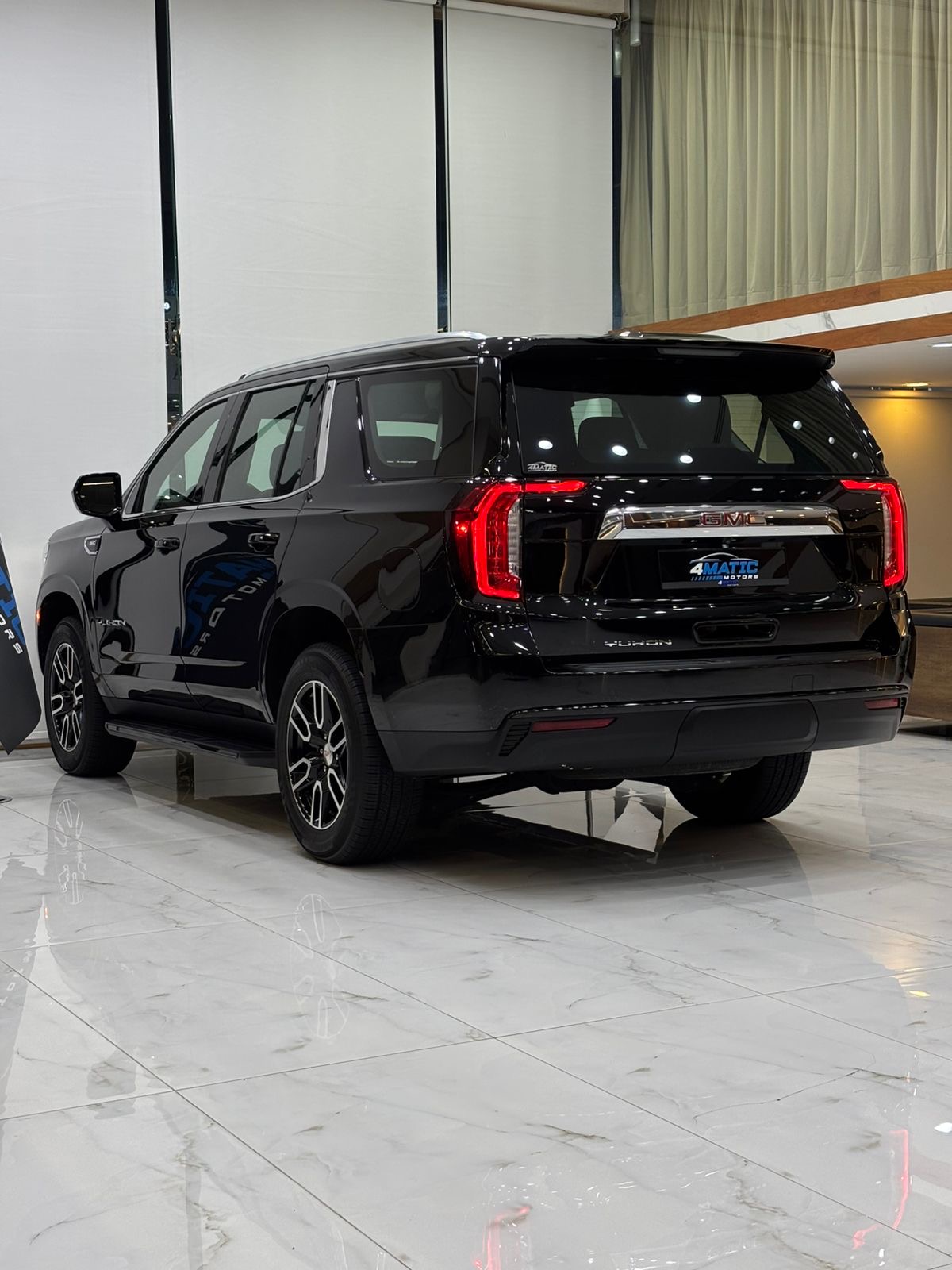 
								GMC Yukon AT4 2023 full									