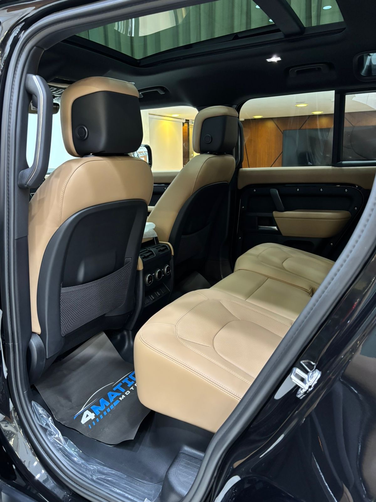 
								Land Rover Defender 110 X-Dynamic HSE 2026 full									
