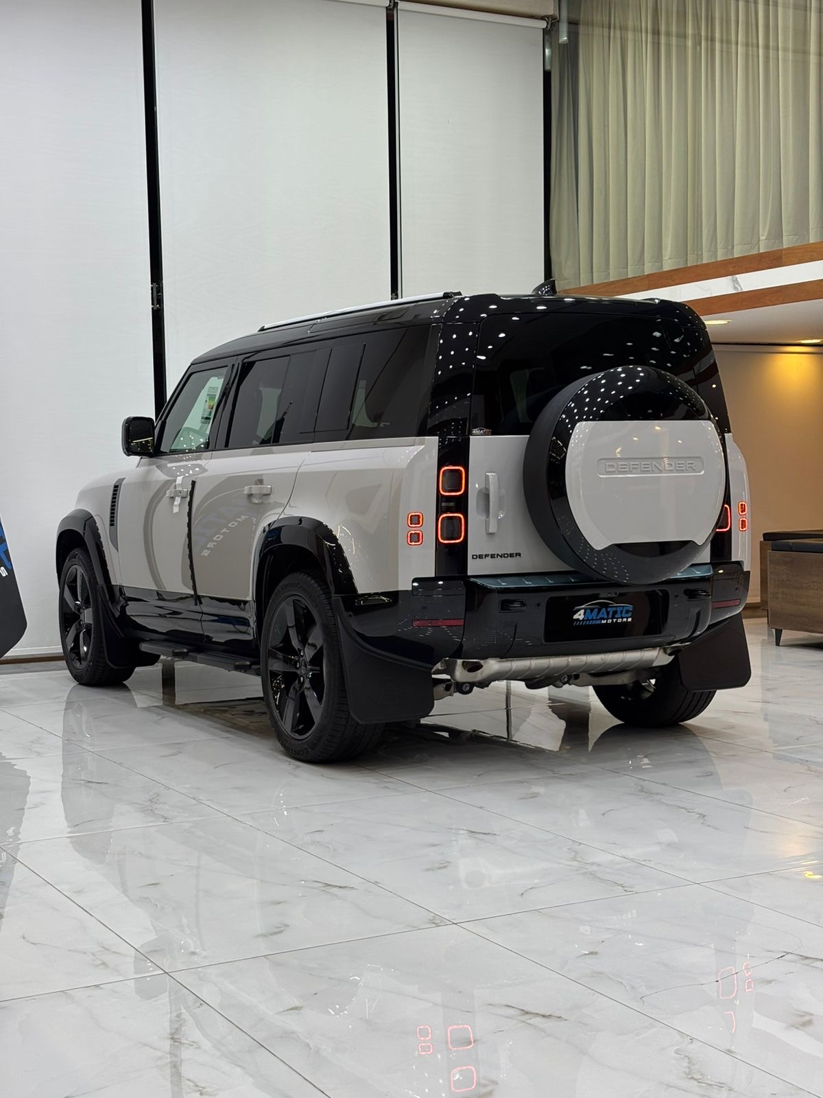 
								Land Rover Defender 110 X-Dynamic HSE 2026 full									
