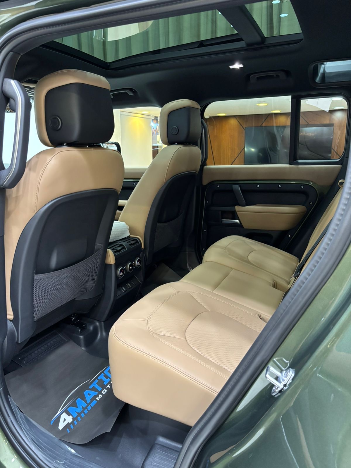 
								Land Rover Defender 110 X-Dynamic HSE 2026 full									