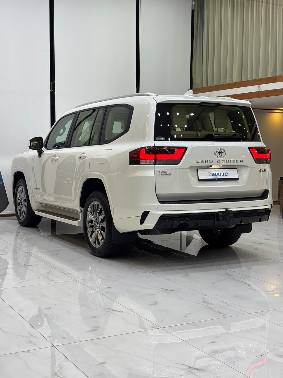
								Toyota Land Cruiser GXR 2025 full									