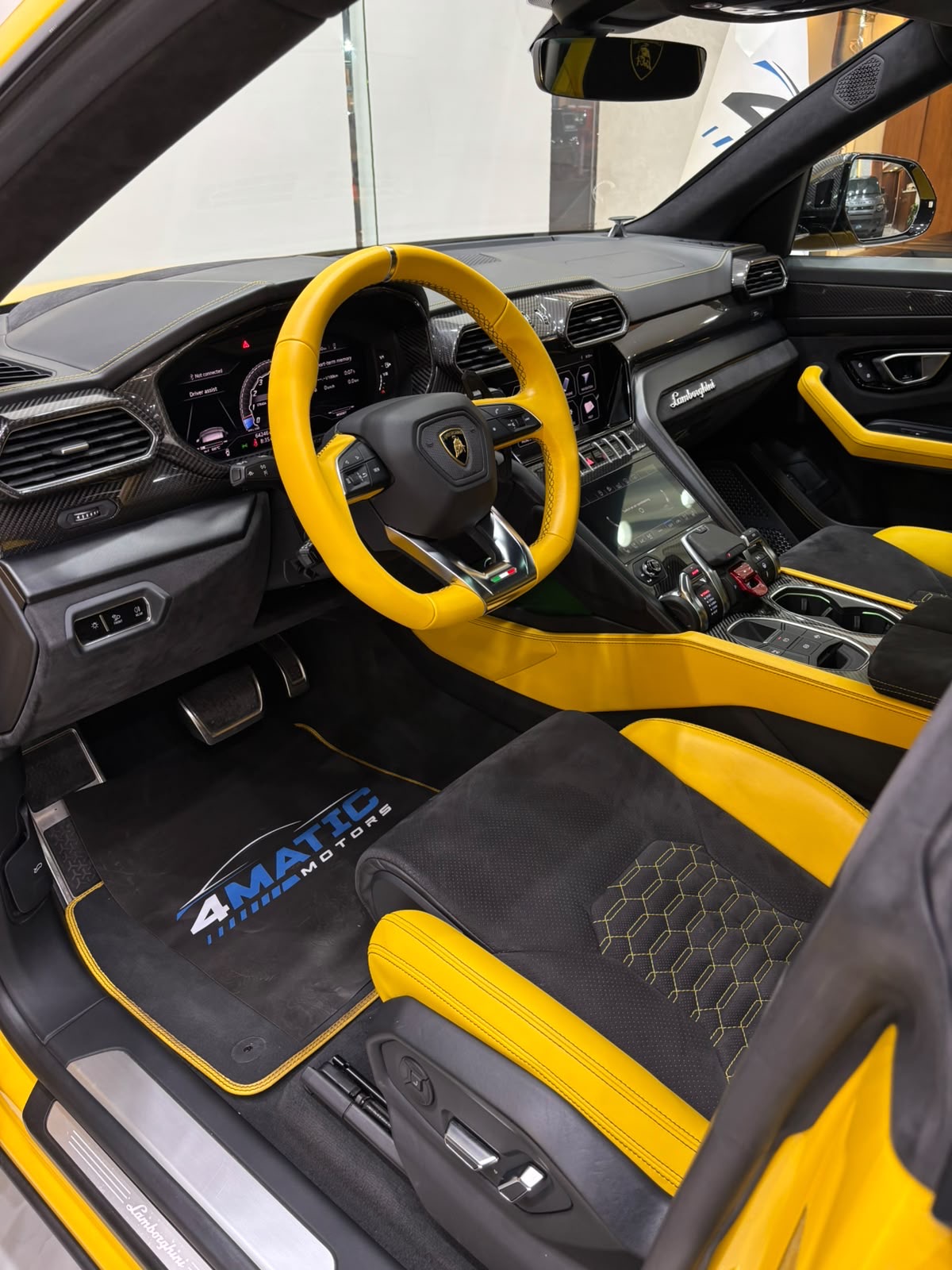 
								Lamborghini Urus Pearl Capsule 2021 full									
