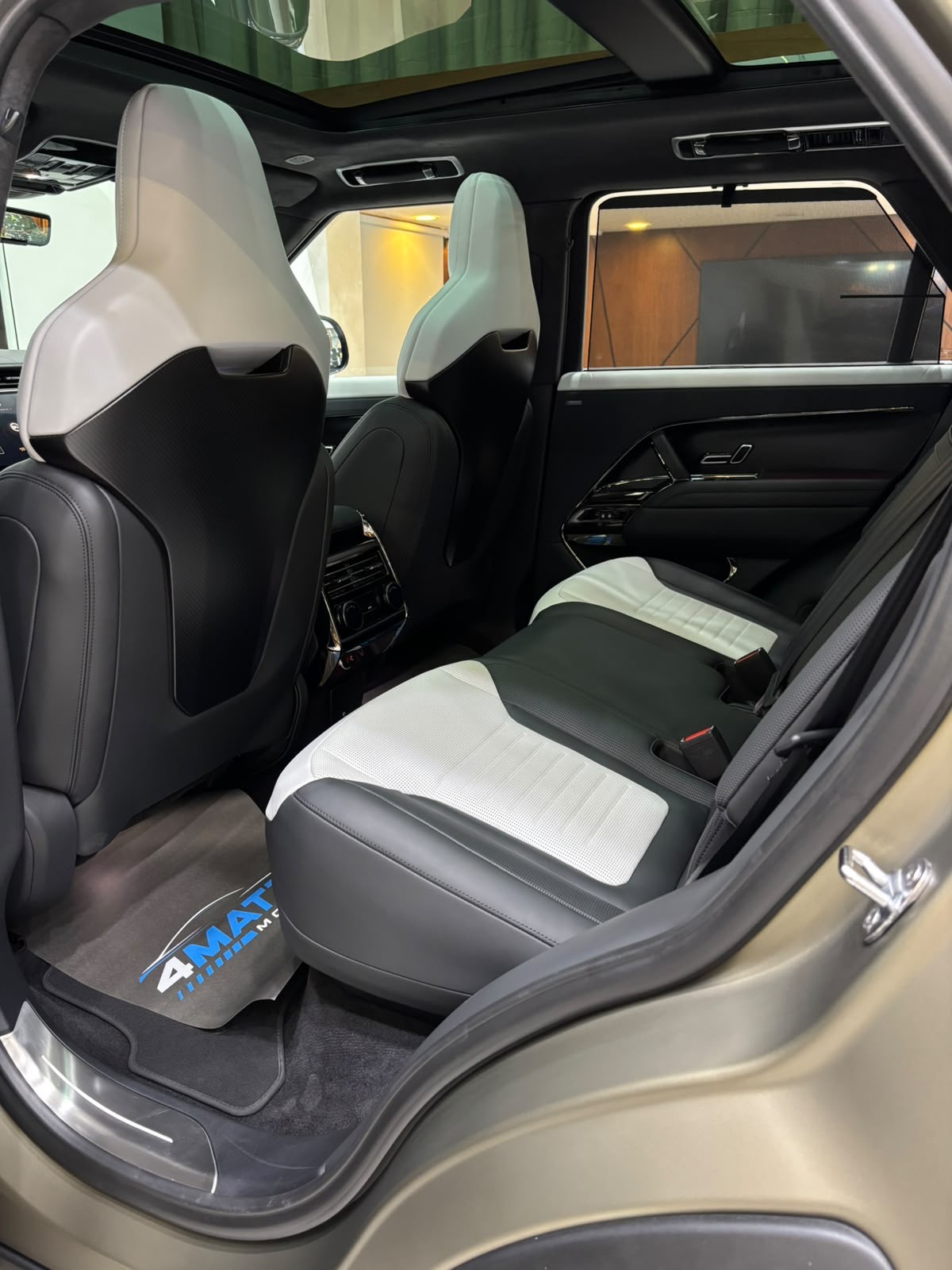 
								Land Rover Range Rover Sport SV 2024 full									