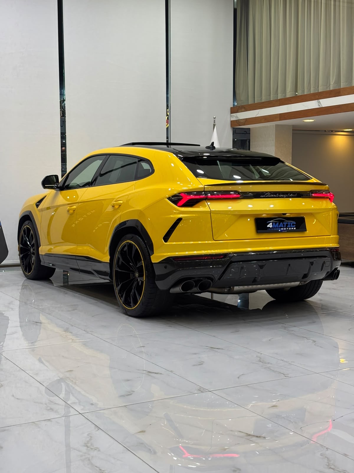 
								Lamborghini Urus Pearl Capsule 2021 full									