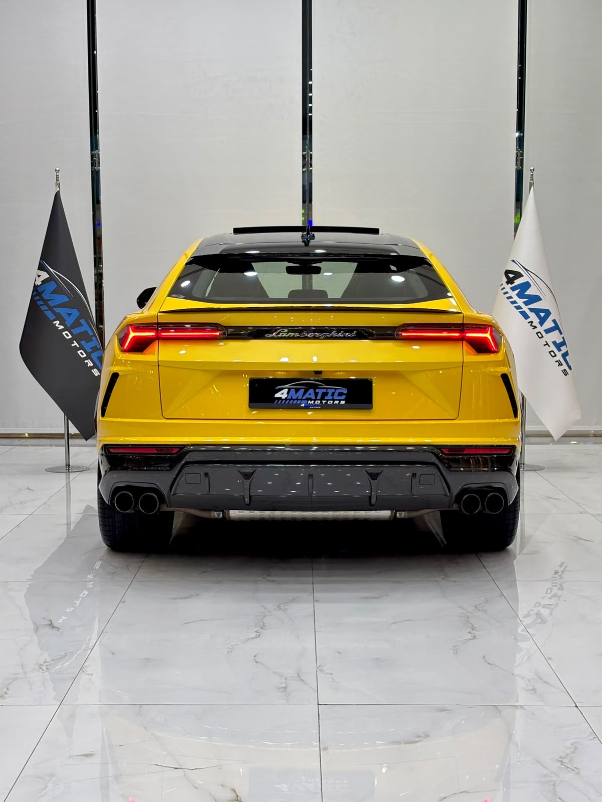 
								Lamborghini Urus Pearl Capsule 2021 full									