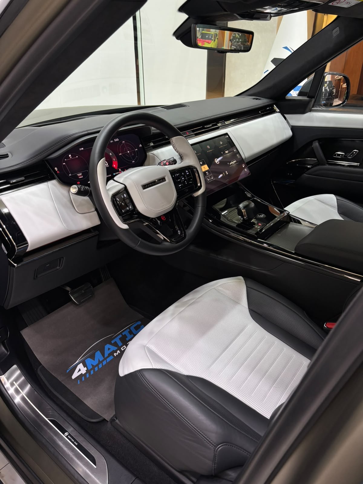 
								Land Rover Range Rover Sport SV 2024 full									