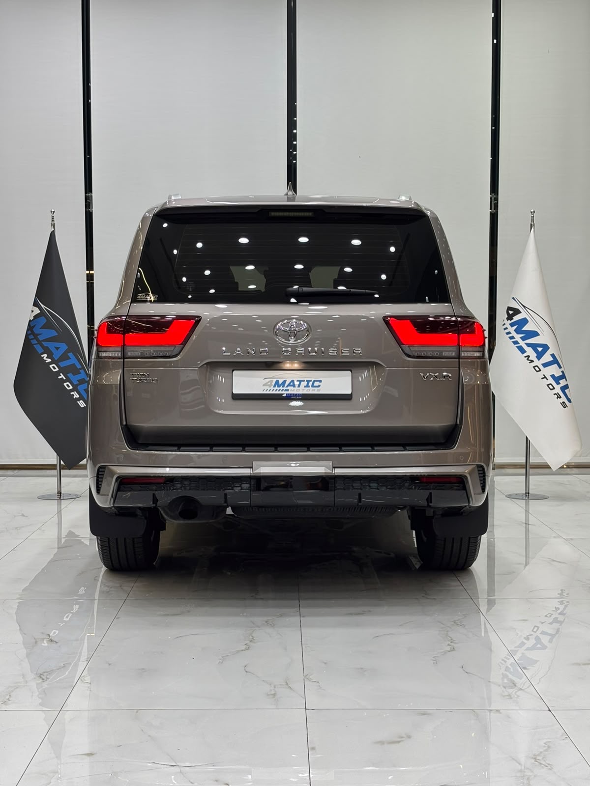 
								Toyota Land Cruiser VXR 2023 full									
