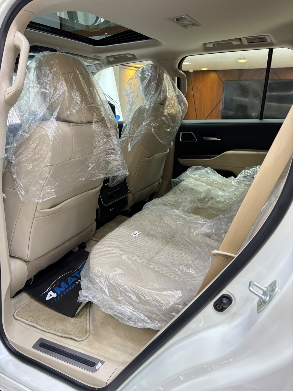
								Toyota Land Cruiser GXR 2025 full									