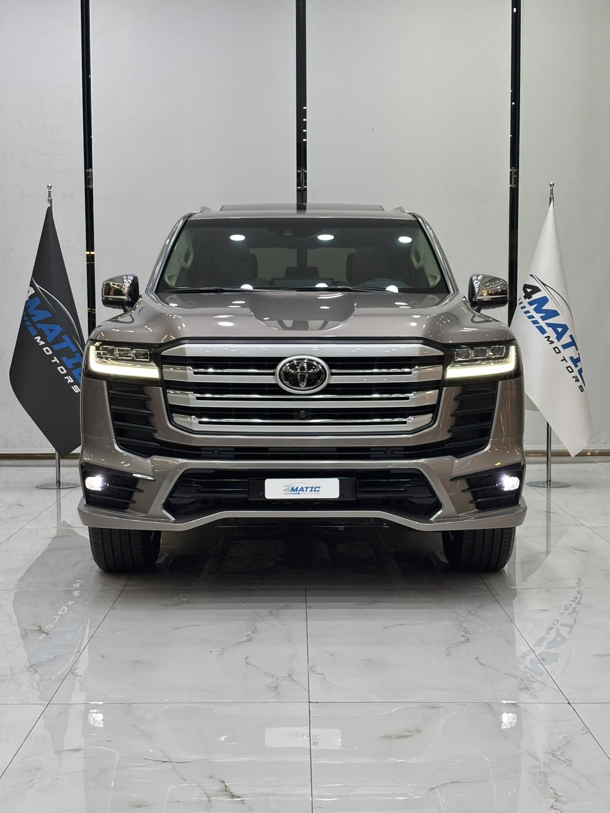 
								Toyota Land Cruiser VXR 2023 full									