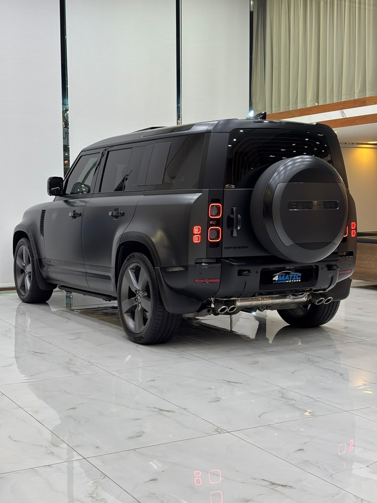 
								Land Rover Defender 110 V8 Edition P525 2025 full									