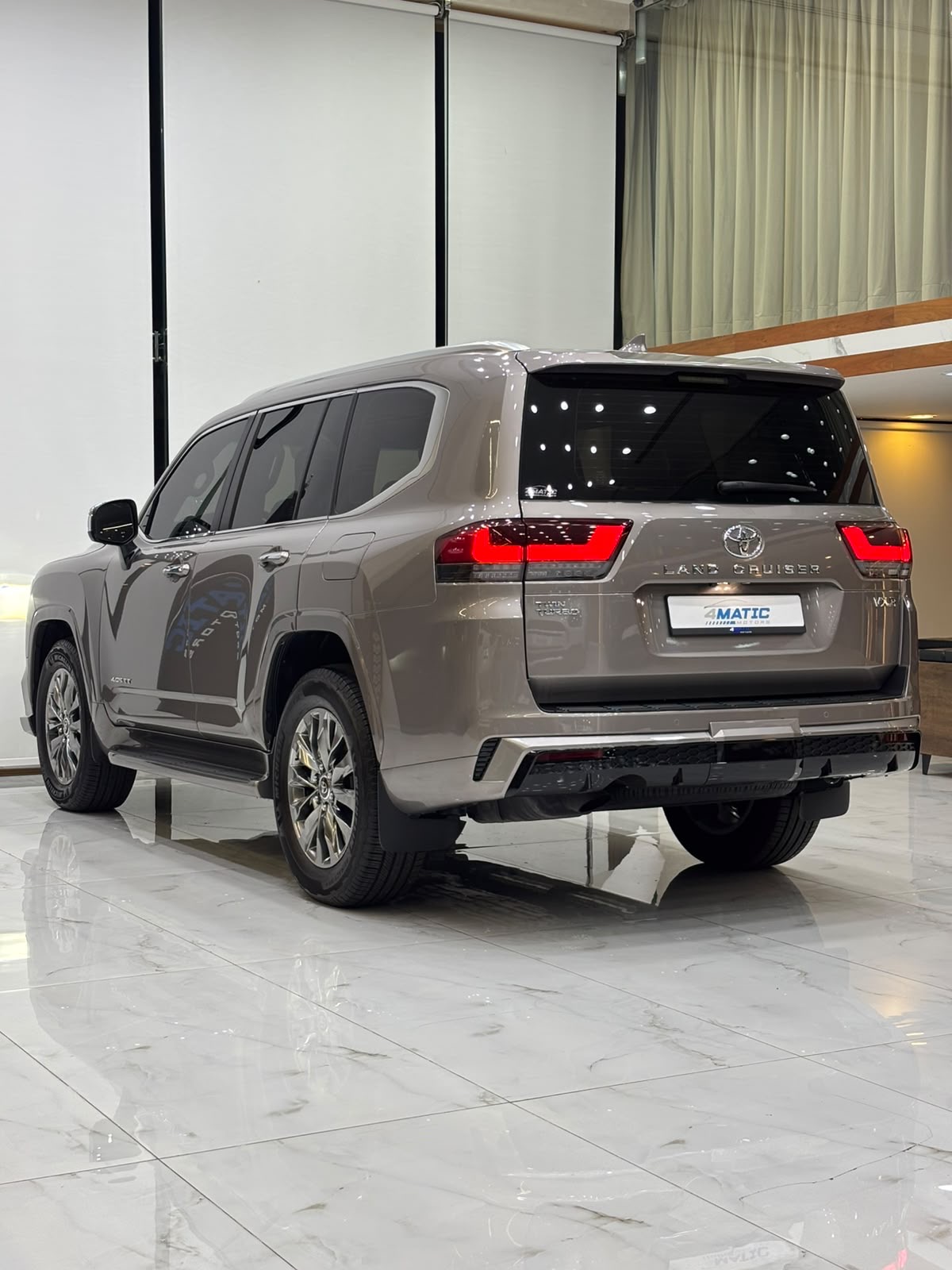 
								Toyota Land Cruiser VXR 2023 full									