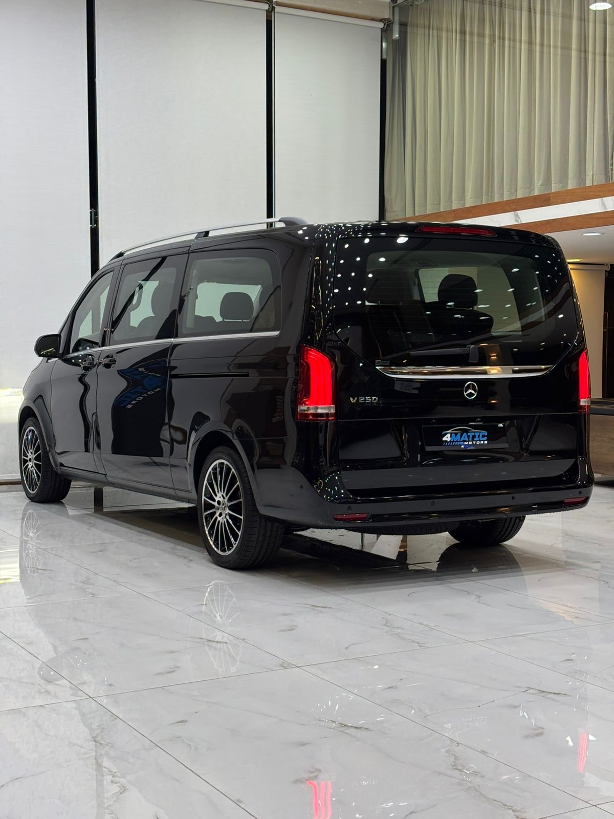 
								Mercedes-Benz V-Class V 250 2024 full									
