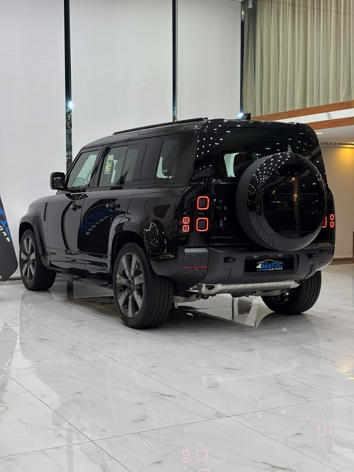 
								Land Rover Defender 110 X-Dynamic HSE 2026 full									