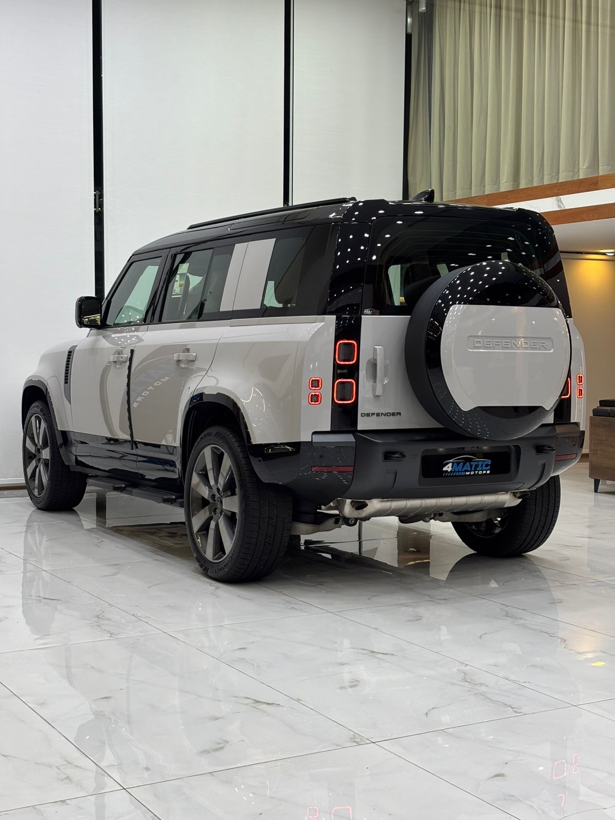 
								Land Rover Defender 110 X-Dynamic HSE 2026 full									