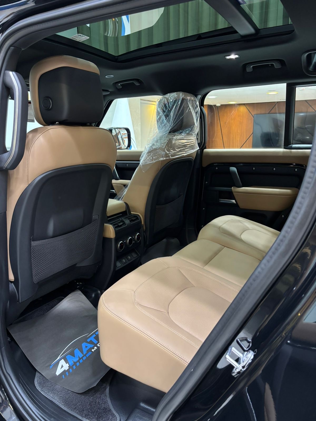 
								Land Rover Defender 110 X-Dynamic HSE 2025 full									
