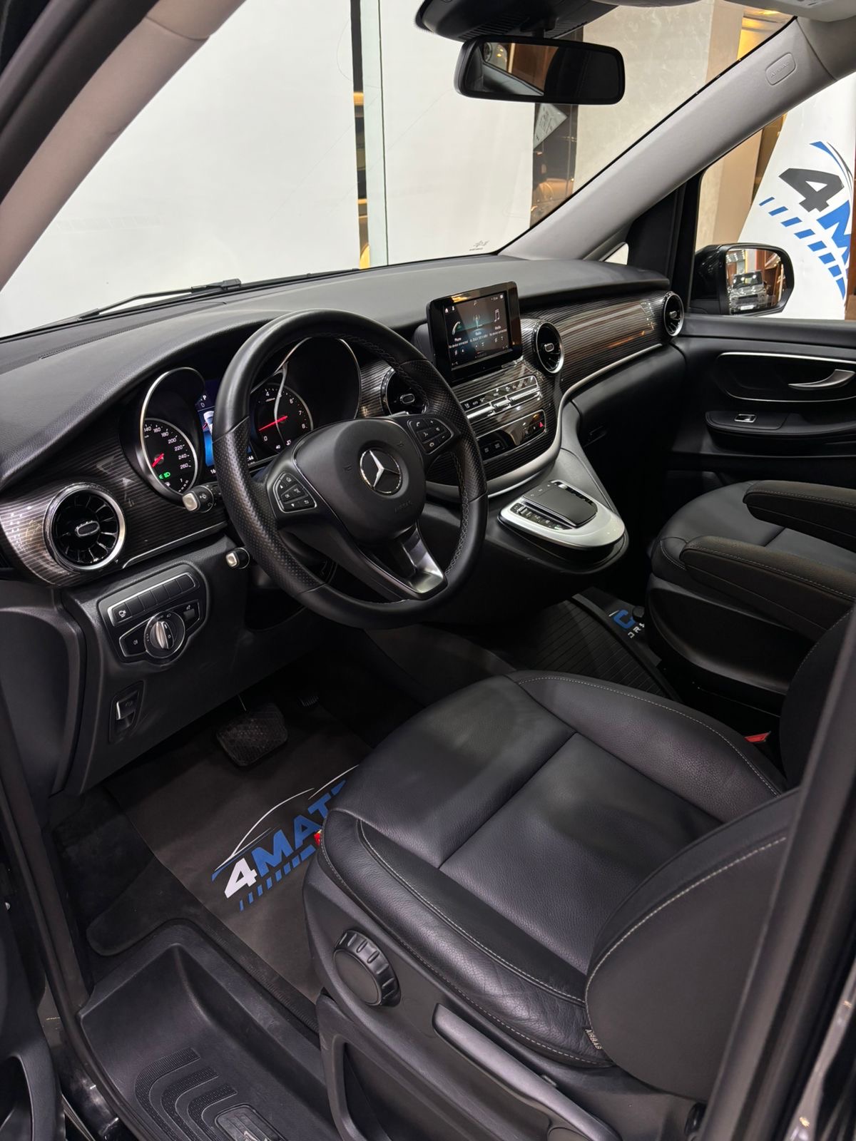 
								Mercedes-Benz V-Class V 250 2024 full									
