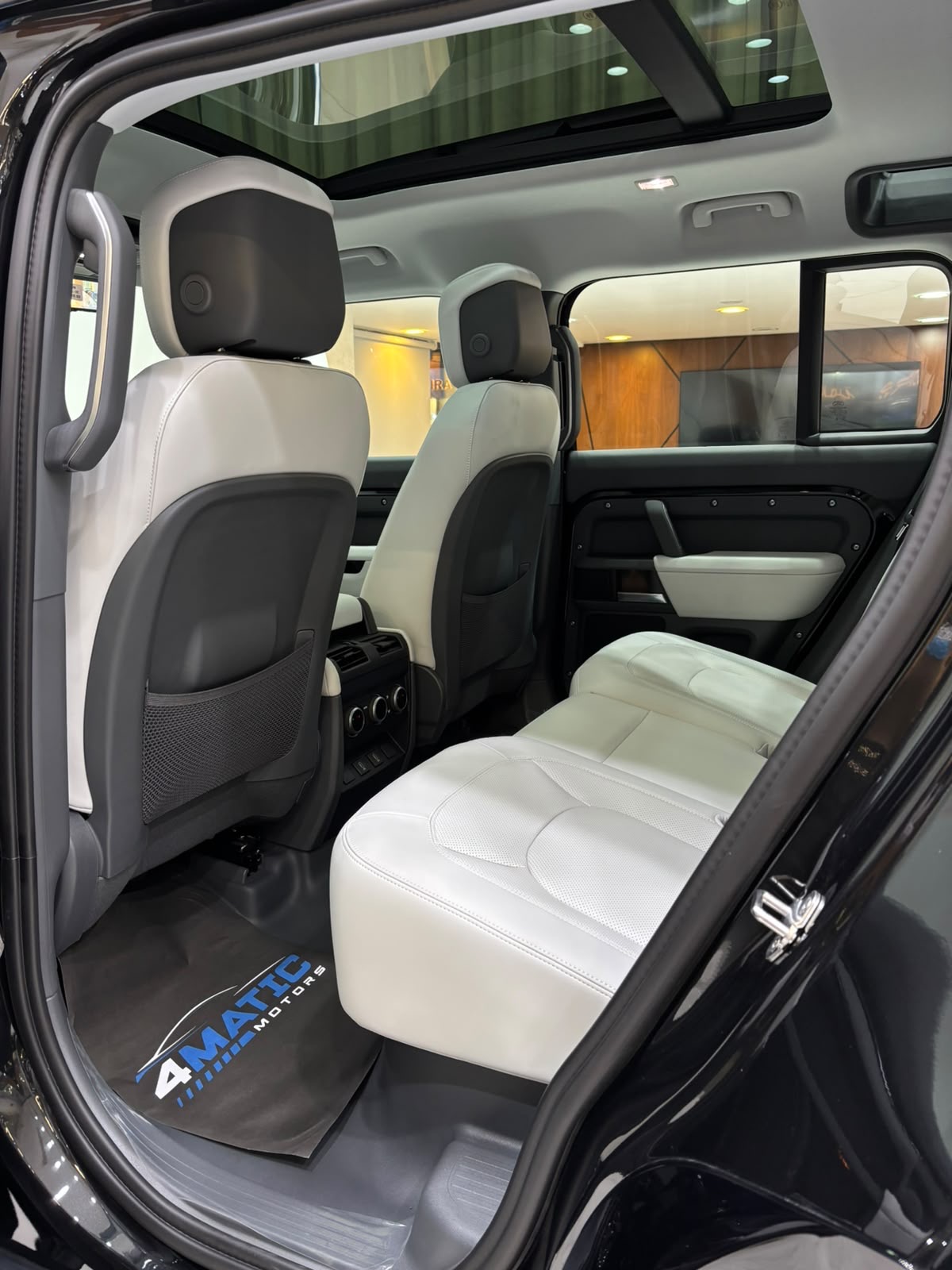 
								Land Rover Defender 110 X-Dynamic HSE 2026 full									