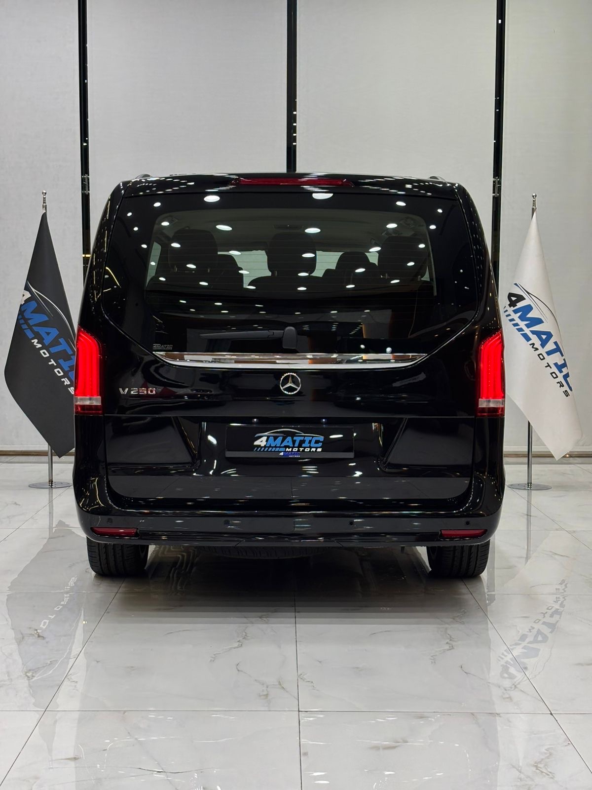 
								Mercedes-Benz V-Class V 250 2024 full									