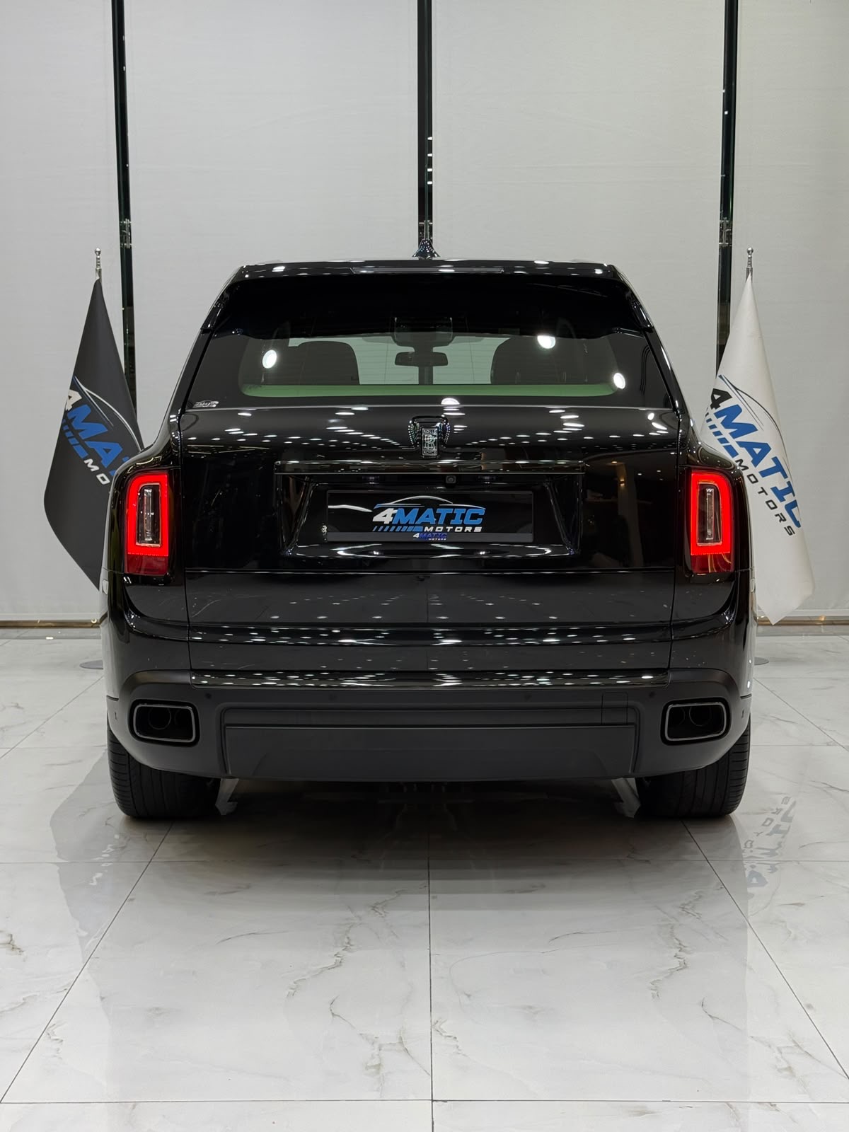 
								Rolls-Royce Cullinan Black Badge 2024 full									