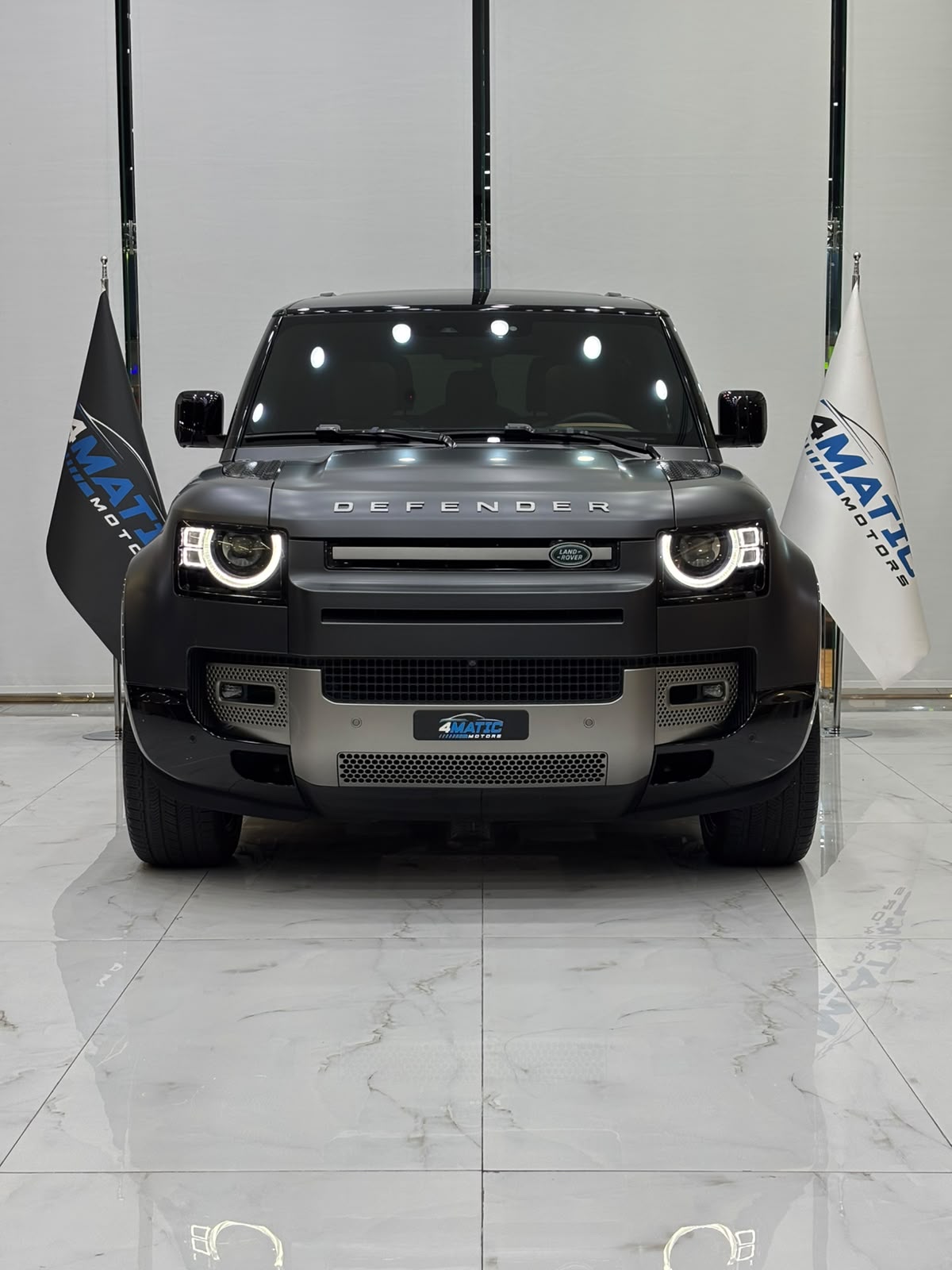 
								Land Rover Defender 90 X-Dynamic HSE P400 2025 full									