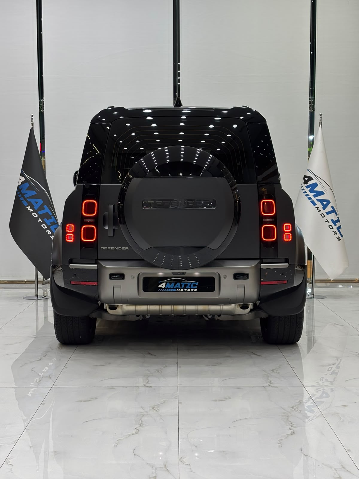 
								Land Rover Defender 90 X-Dynamic HSE P400 2025 full									