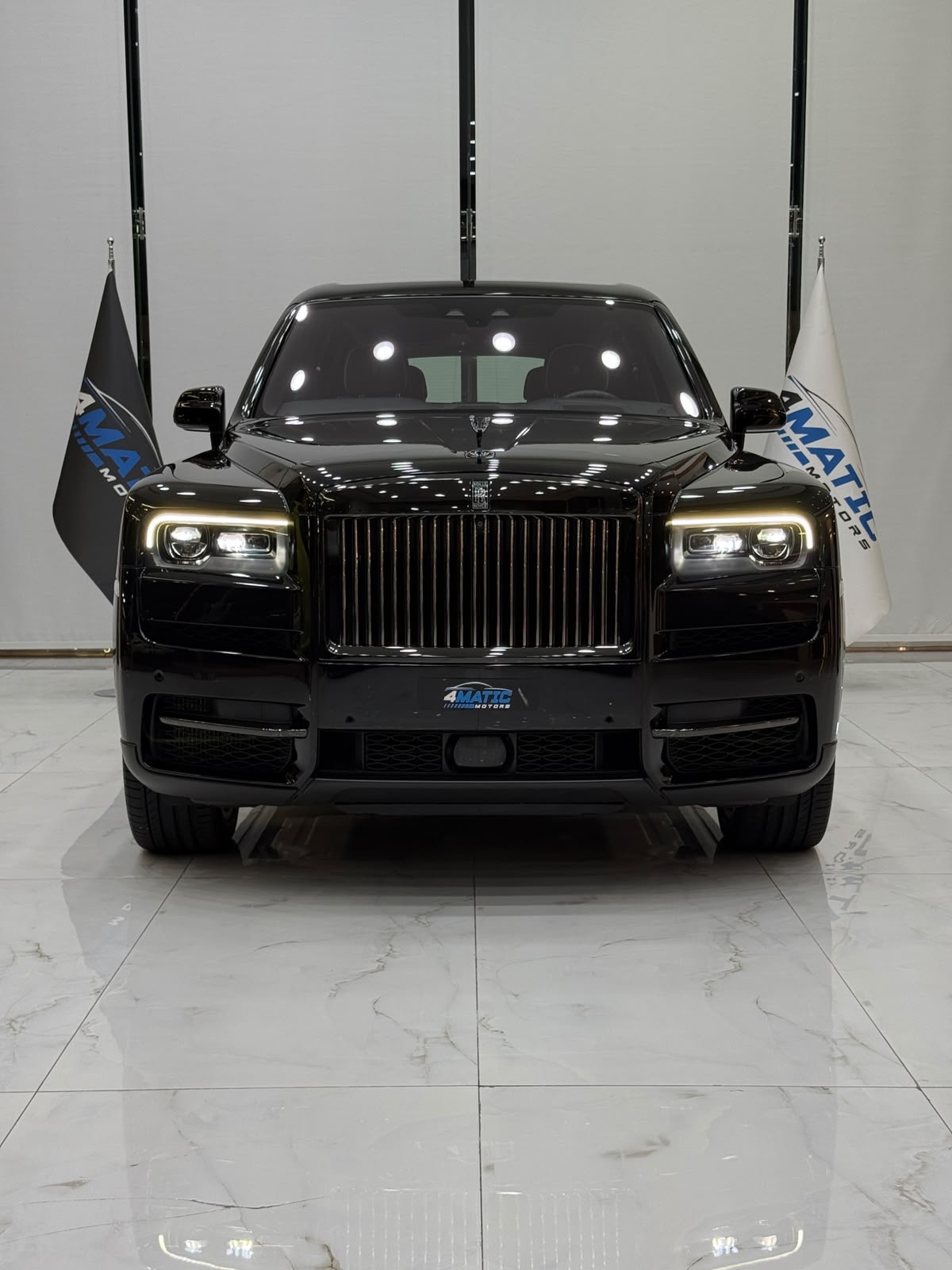 
								Rolls-Royce Cullinan Black Badge 2024 full									