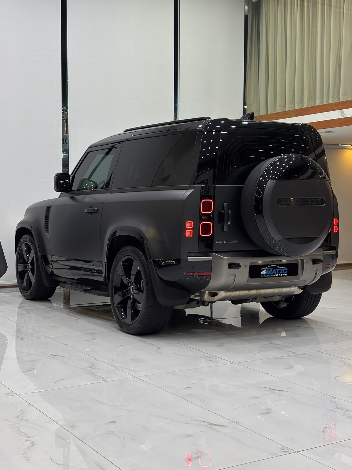 
								Land Rover Defender 90 X-Dynamic HSE P400 2025 full									