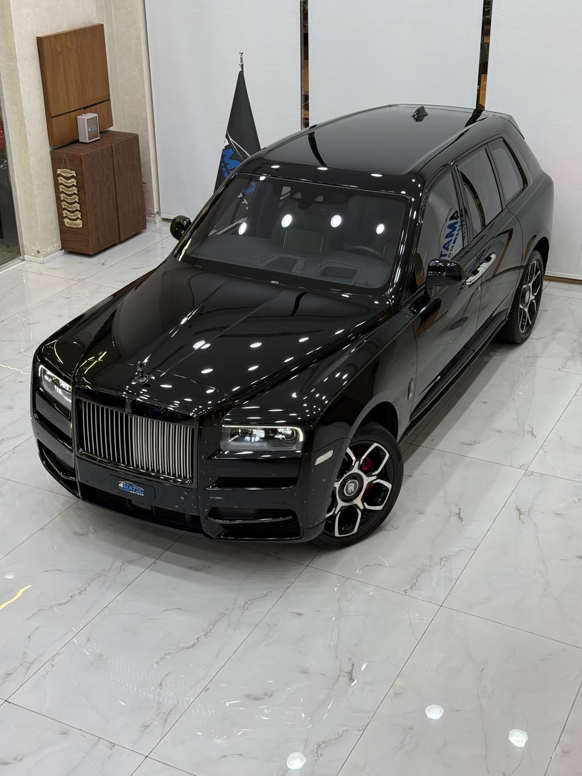 Rolls-Royce Cullinan Black Badge 2024