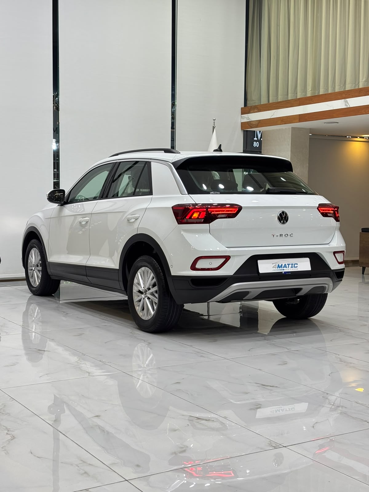 
								Volkswagen T-Roc Life 2023 full									