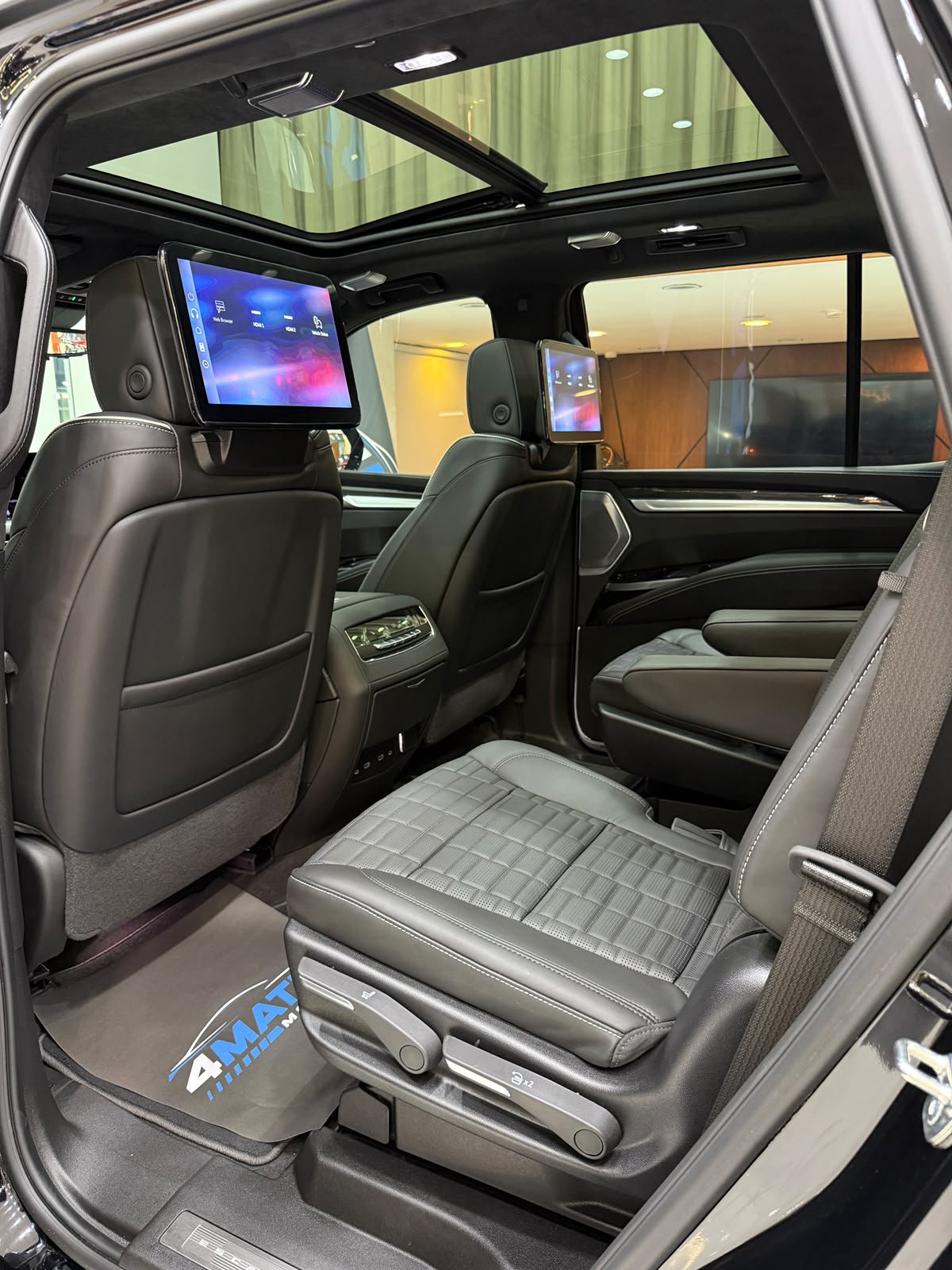 
								Cadillac Escalade V 2026 full									